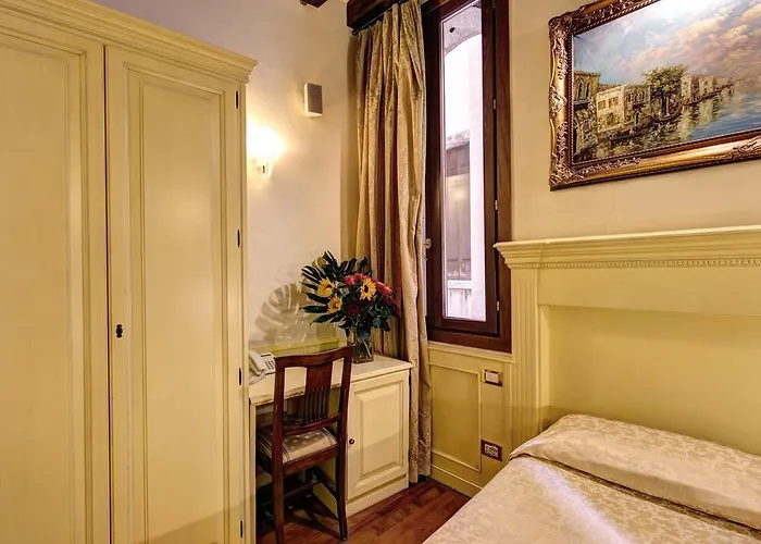 Πανσιόν Palazzo La Scala 3*