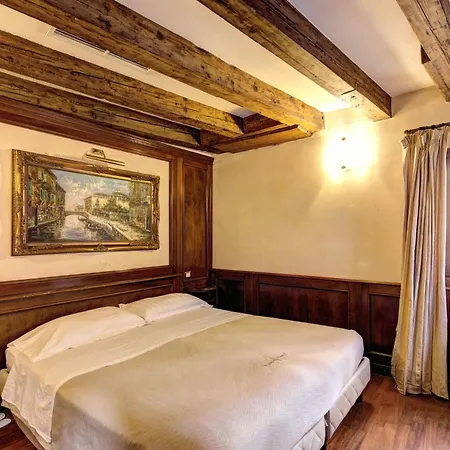 Pensión Palazzo La Scala 3*