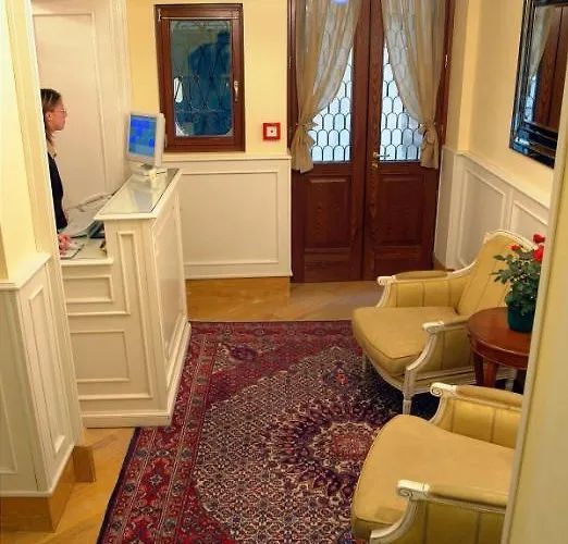 Pensión Palazzo La Scala 3*